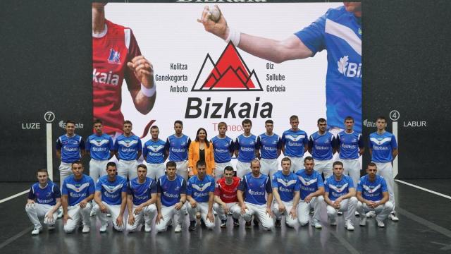 Los pelotaris posan en la presentación del Torneo Bizkaia. / Borja Guerrero Los pelotaris posan en la presentación del Torneo Bizkaia.