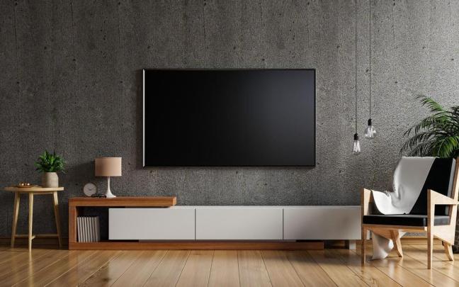 El televisor es uno de los protagonistas más importantes del salón.