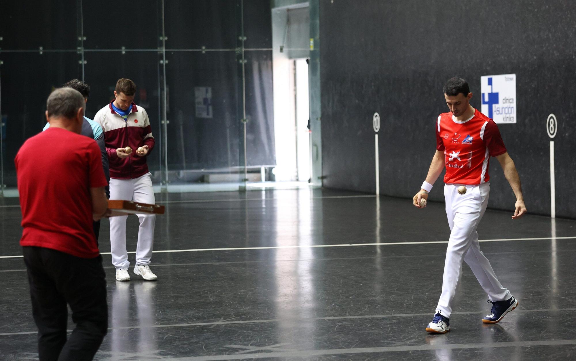 Artola y Altuna en un momento de la elección del miércoles pasado en el Bizkaia. / PANKRA NIETO