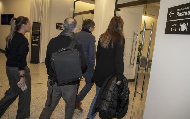 El equipo negociador de Junts encabezado por el expresident, Carles Puigdemont. El equipo negociador de Junts encabezado por el expresident, Carles Puigdemont.