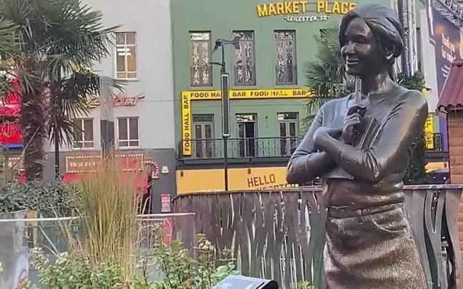 Estatua de Bridget Jones inaugurada en Londres