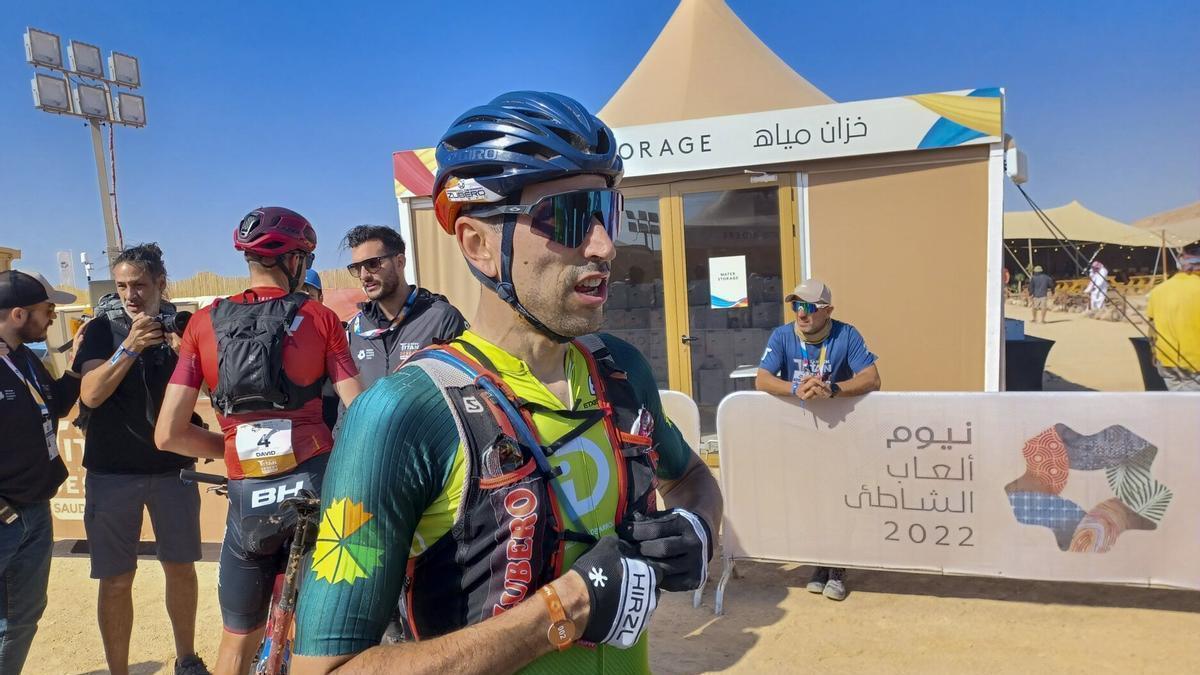 El ciclista Julen Zubero, durante la disputa de la Titan Desert.