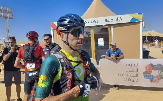 El ciclista Julen Zubero, durante la disputa de la Titan Desert.