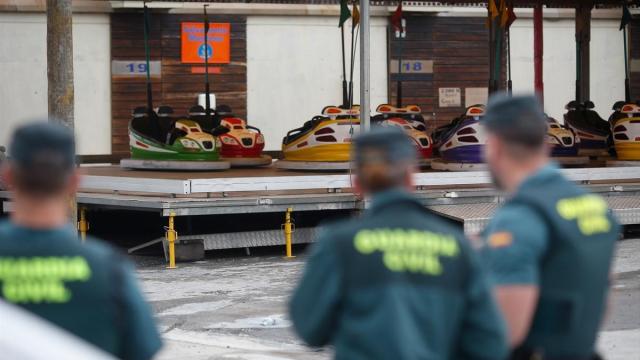 Agentes de la Guardia Civil en la zona donde tuvo lugar el atropello múltiple en Burela (Lugo). / EP Agentes de la Guardia Civil en la zona donde tuvo lugar el atropello múltiple en Burela (Lugo).