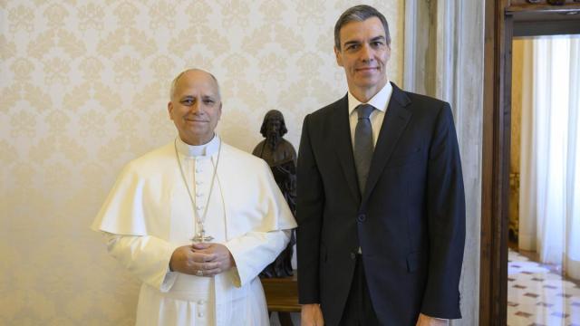 El presidente del Gobierno español, Pedro Sánchez, durante su visita al Papa León XIV en el Vaticano