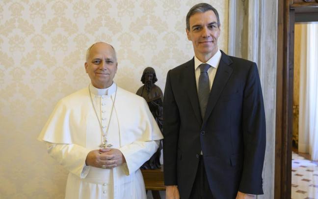 El presidente del Gobierno español, Pedro Sánchez, durante su visita al Papa León XIV en el Vaticano