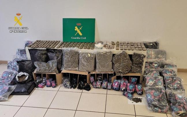 Droga intervenida por la Guardia Civil cuando iba a ser enviada por correo a Baleares.