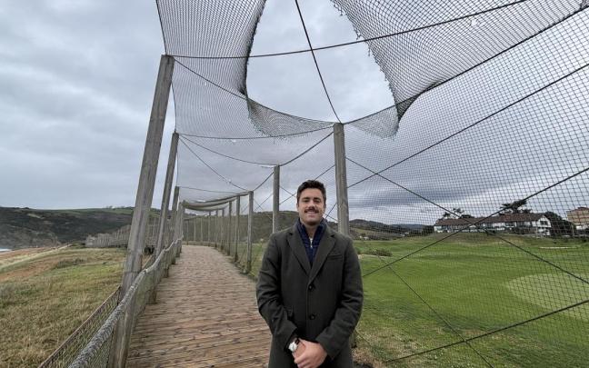Inaxio Illarramendi, concejal de Medio Ambiente de Zarautz, en la zona de la pasarela de golf.