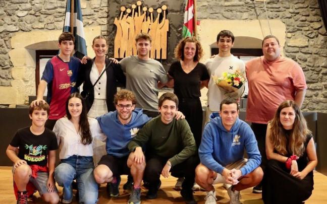 Ander Garaiar udal hautetsi eta bere taldekideekin