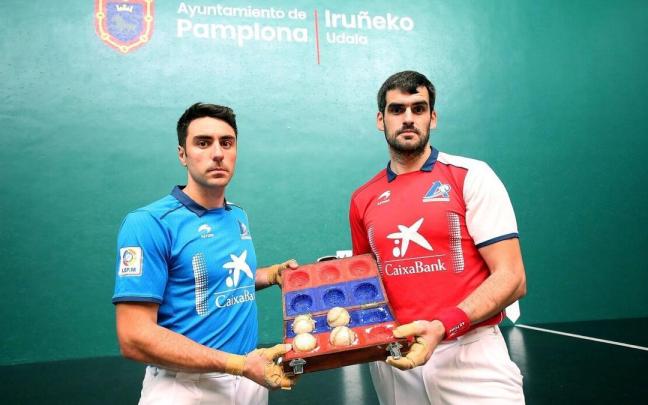 Joseba Ezkurdia y Peio Etxeberria, en la elección de material del Labrit de Iruñea.