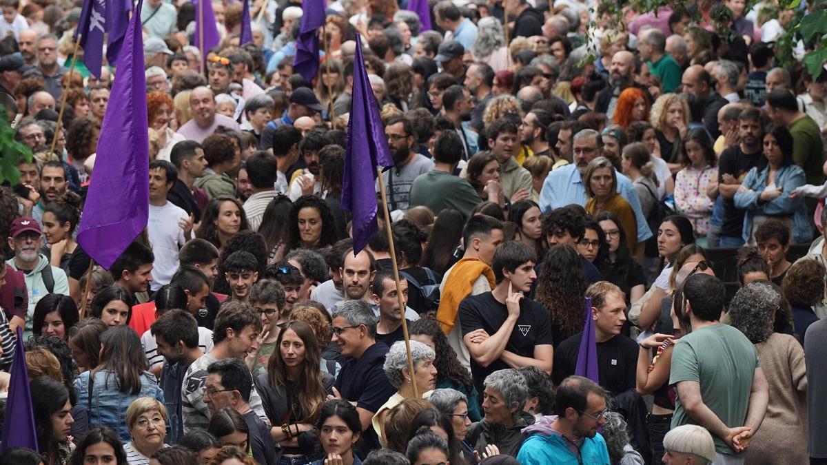 La concentración en Errenteria tras las denuncias de abusos