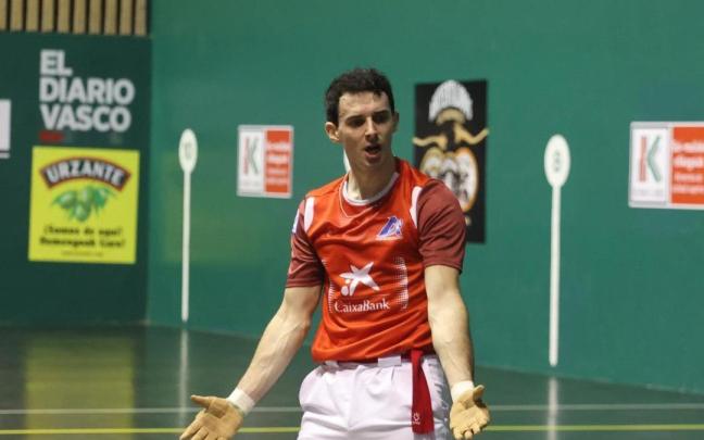 Jokin Altuna, semifinalista del Manomanista tras derrotar a Darío en el Astelena (22-19). / Iker Azurmendi Jokin Altuna, semifinalista del Manomanista tras derrotar a Darío en el Astelena (22-19).