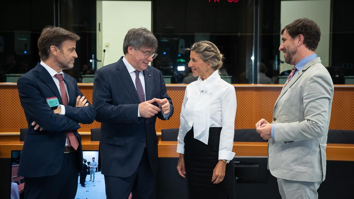 Yolanda Díaz, con Puigdemont en Bruselas.