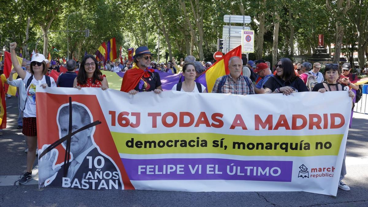 Simpatizantes republicanos se manifestaron el pasado domingo en Madrid contra la monarquía bajo el lema ‘Diez años bastan’.