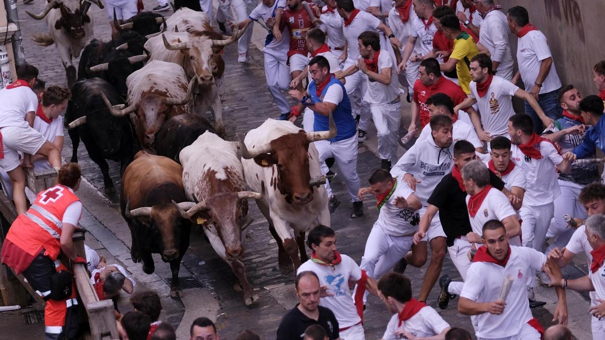 Los Fuente Ymbro firmaron ayer un fugaz encierro de los Sanfermines.