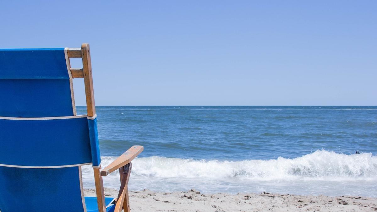 La silla de playa más cómoda y fácil de llevar que arrasa en Leroy Merlín