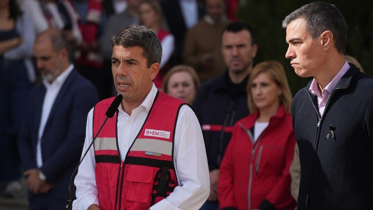 El presidente de la Generalitat valenciana, Carlos Mazón, interviene tras una reunión en el Centro de Coordinación Operativo Integrado