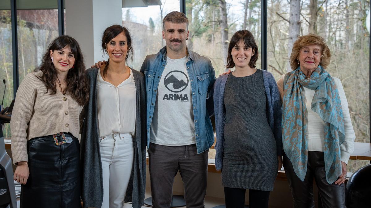 Imagen de familia del equipo del programa ‘Adinberri’