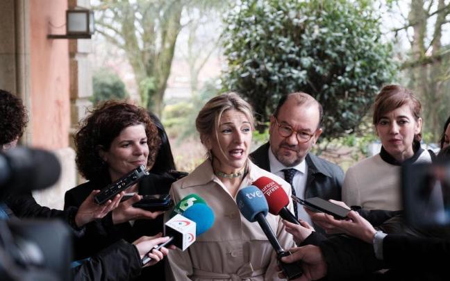 Yolanda Díaz comparece ante los medios durante un acto en en Santiago de Compostela. Yolanda Díaz comparece ante los medios durante un acto en en Santiago de Compostela.