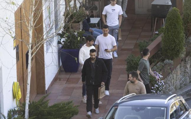 Encuentro de los jugadores de la Real Sociedad en una sidrería. / IKER AZURMENDI