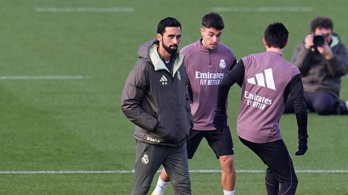 Álvaro Arbeloa, en su primer entrenamiento como técnico del Real Madrid.