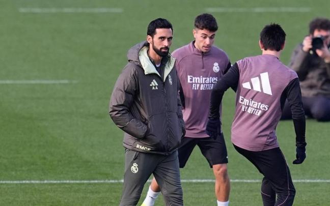 Álvaro Arbeloa, en su primer entrenamiento como técnico del Real Madrid.