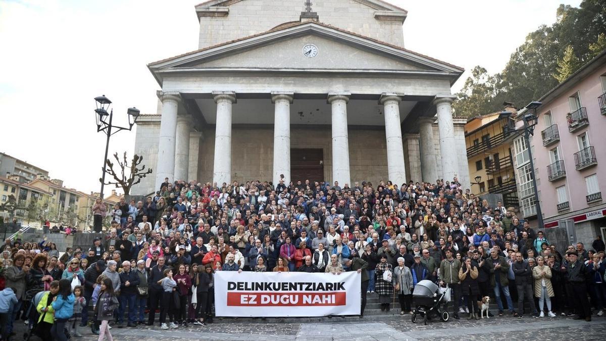 Manifestación en Mutriku contra la delincuencia por la oleada de robos