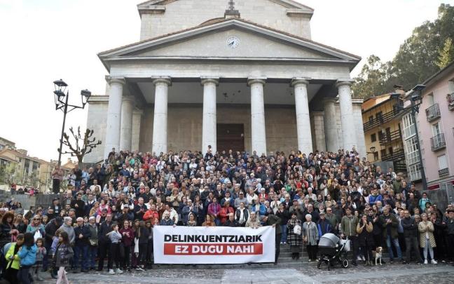 Manifestación en Mutriku contra la delincuencia por la oleada de robos