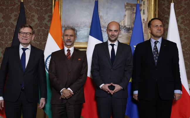 Reunión de ministros de Asuntos Exteriores de la India y del Triángulo de Weimar, ayer en París