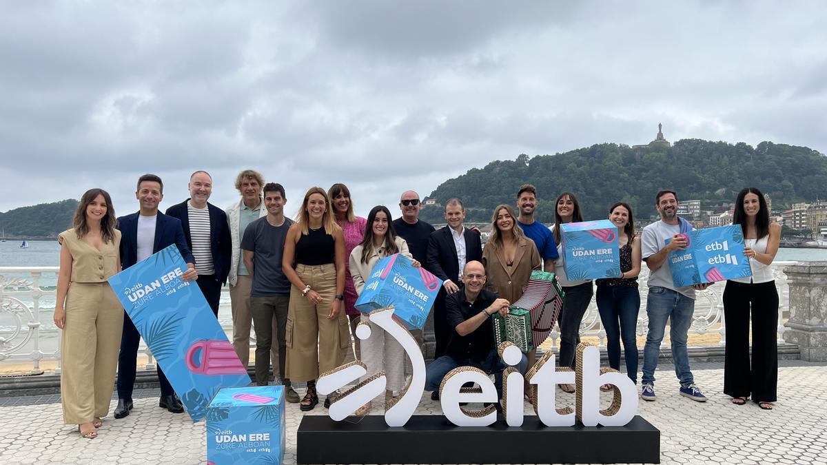 Foto de familia de la presentación de la programación veraniega de ETB