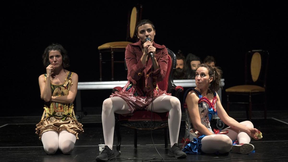 Kamikaz Kolektiboak emango dio hasiera Debako Antzerki Asteari ostiralean.