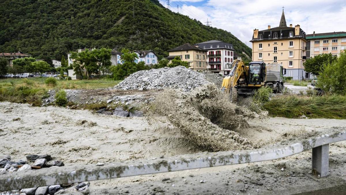 Tres personas desaparecidas por las graves inundaciones en el sur de Suiza