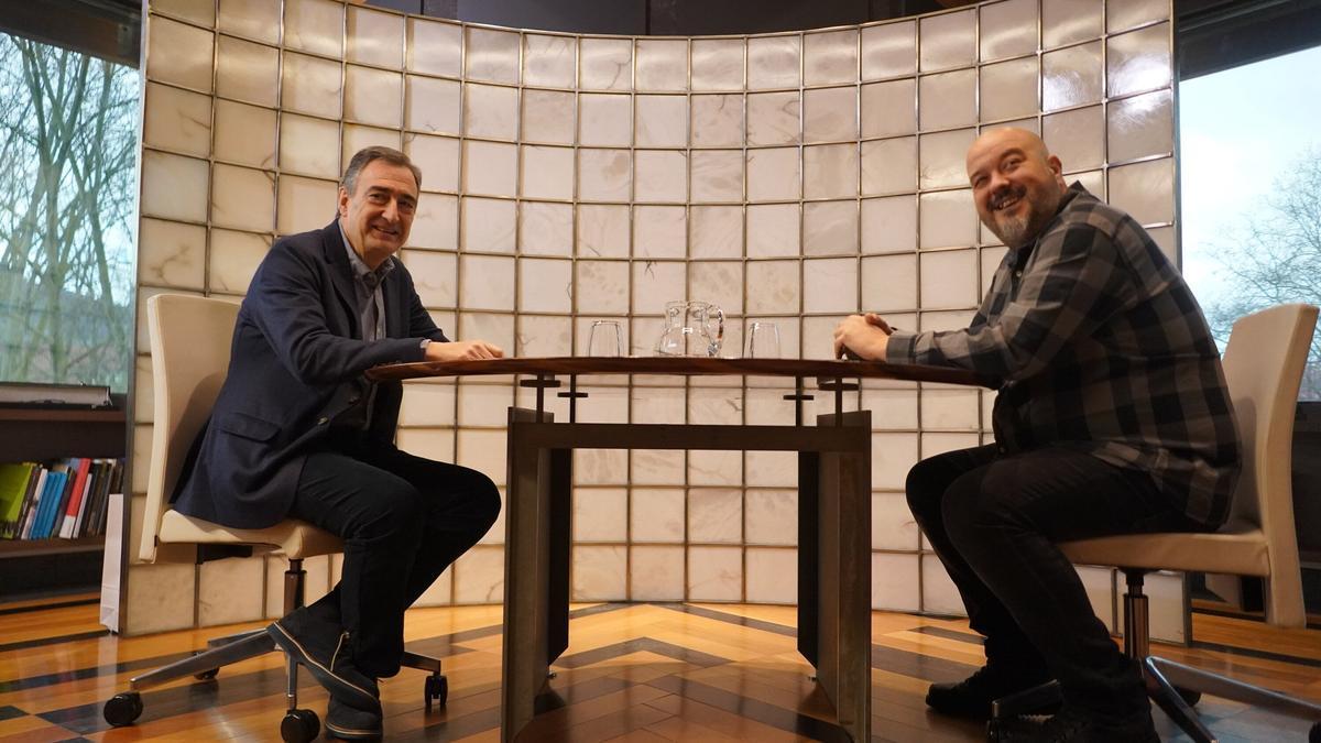 Reunión entre el presidente del EBB del PNV, Aitor Esteban, y el líder de Podemos Euskadi, Richar Vaquero.