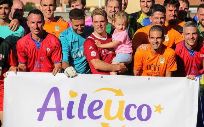 La pequeña Ailén con los participantes en el acto solidario del pasado 12 de junio