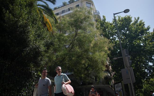 Fachada del ático en el barrio de Chamberí adquirido por la Comunidad de Madrid.