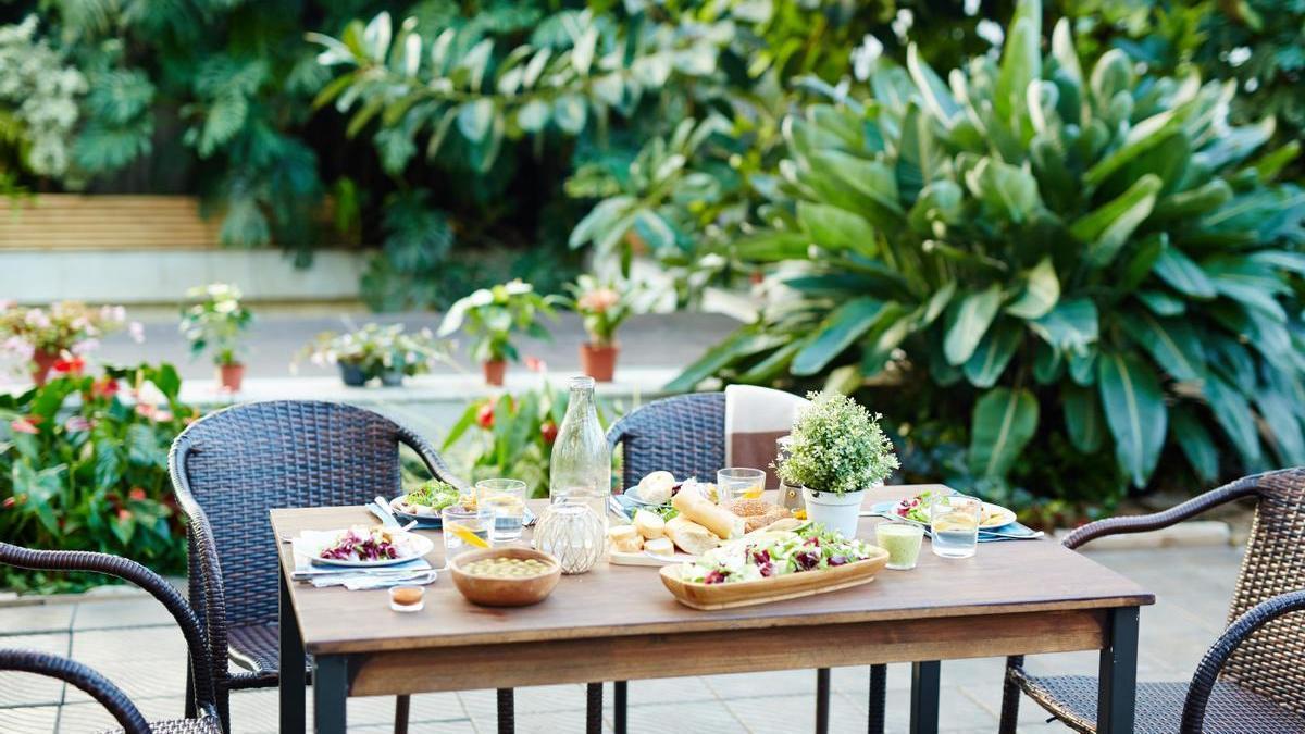 Esta es la vajilla de Ikea que todos quieren: cuesta menos de 10 euros y es perfecta para las barbacoas de verano