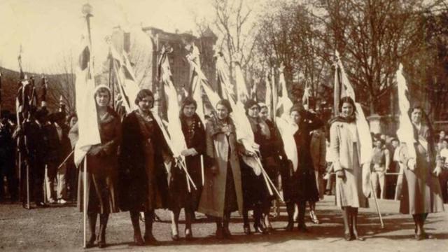 Militantes de la Emakume Abertzale Batza (EAB), sección femenina del PNV.