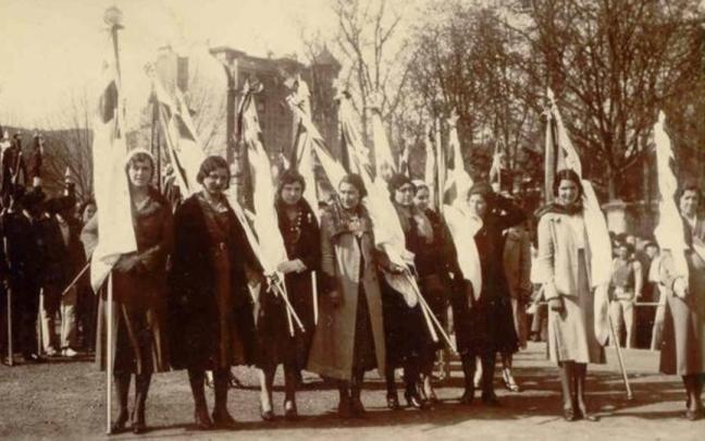 Militantes de la Emakume Abertzale Batza (EAB), sección femenina del PNV.