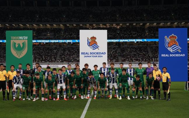Jugadores del Tokyo Verdy y la Real Sociedad en Japón. / REAL SOCIEDAD TWITTER