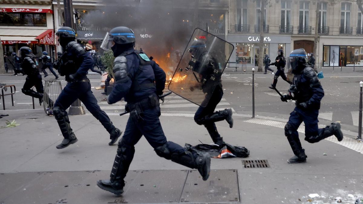 Macron advierte de que los responsables de los disturbios serán "perseguidos y castigados"