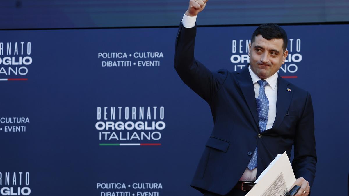 El líder ultraderechista George Simion registra su candidatura para las presidenciales de Rumanía.