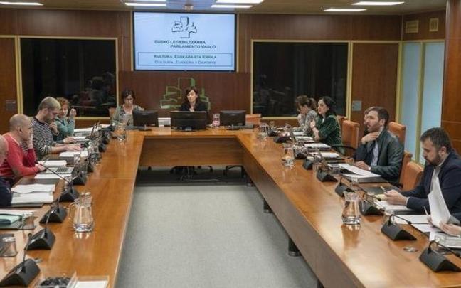 El dictamen ha sido aprobado por la Comisión de Cultura, Euskera y Deporte. El dictamen ha sido aprobado por la Comisión de Cultura, Euskera y Deporte.