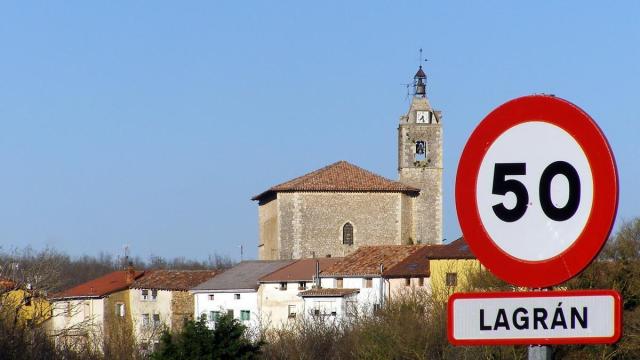 Estampa del municipio de Lagrán en Mendialdea