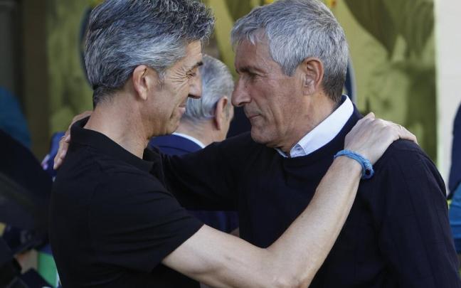 Imanol saluda a Quique Setién. / DOMENECH CASTELLO