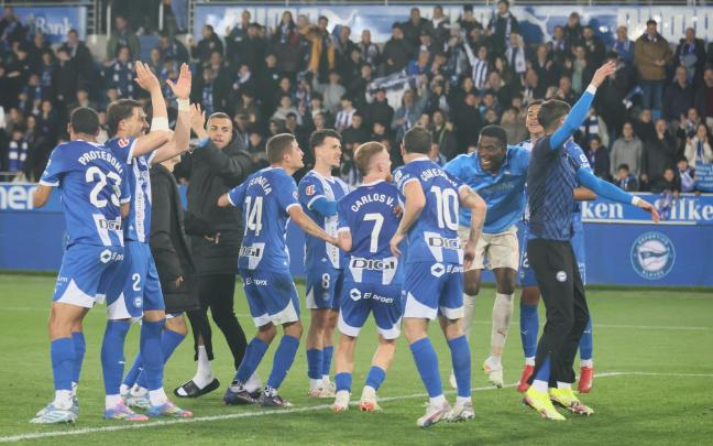 Los jugadores del Deportivo Alavés celebrando la victoria ante la Real Sociedad. Foto: DNA Los jugadores del Deportivo Alavés celebrando la victoria ante la Real Sociedad. Foto: DNA