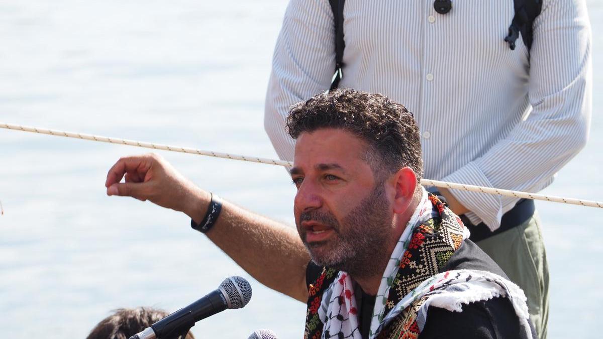 El activista Saif Abukeshek, arrestado por Israel.