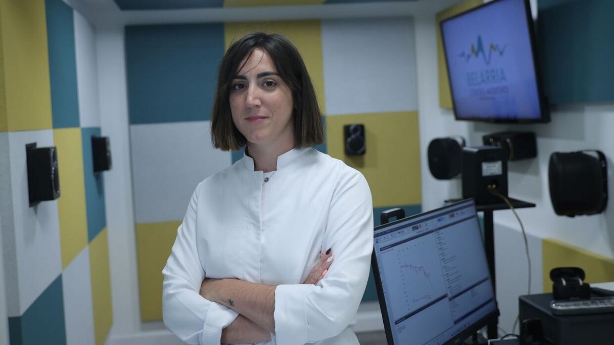 Amanda, en el interior de su centro auditivo.