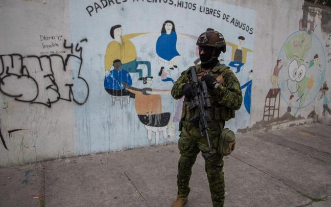 Ecuador se militariza para emprender una guerra contra la dictadura del narcotráfico