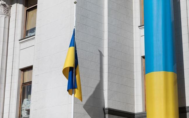 La bandera de Ucrania en el exterior de la Rada Suprema, en Kiev, en una foto de archivo. / EP La bandera de Ucrania en el exterior de la Rada Suprema, en Kiev, en una foto de archivo.