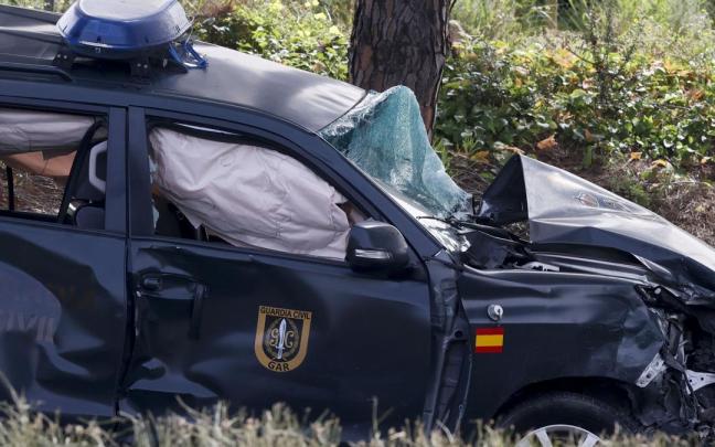 En imágenes el accidente que ha dejado seis muertos al saltarse un camión un control policial en Sevilla